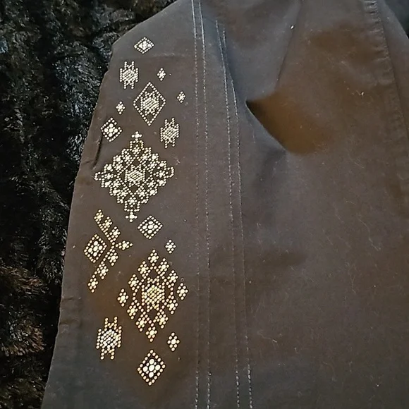 St. John's Bay Midrise Black Capris Size 8 - Picture 4 of 4